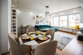 Spacious and Bright 2BDR Apartment in the Old Town